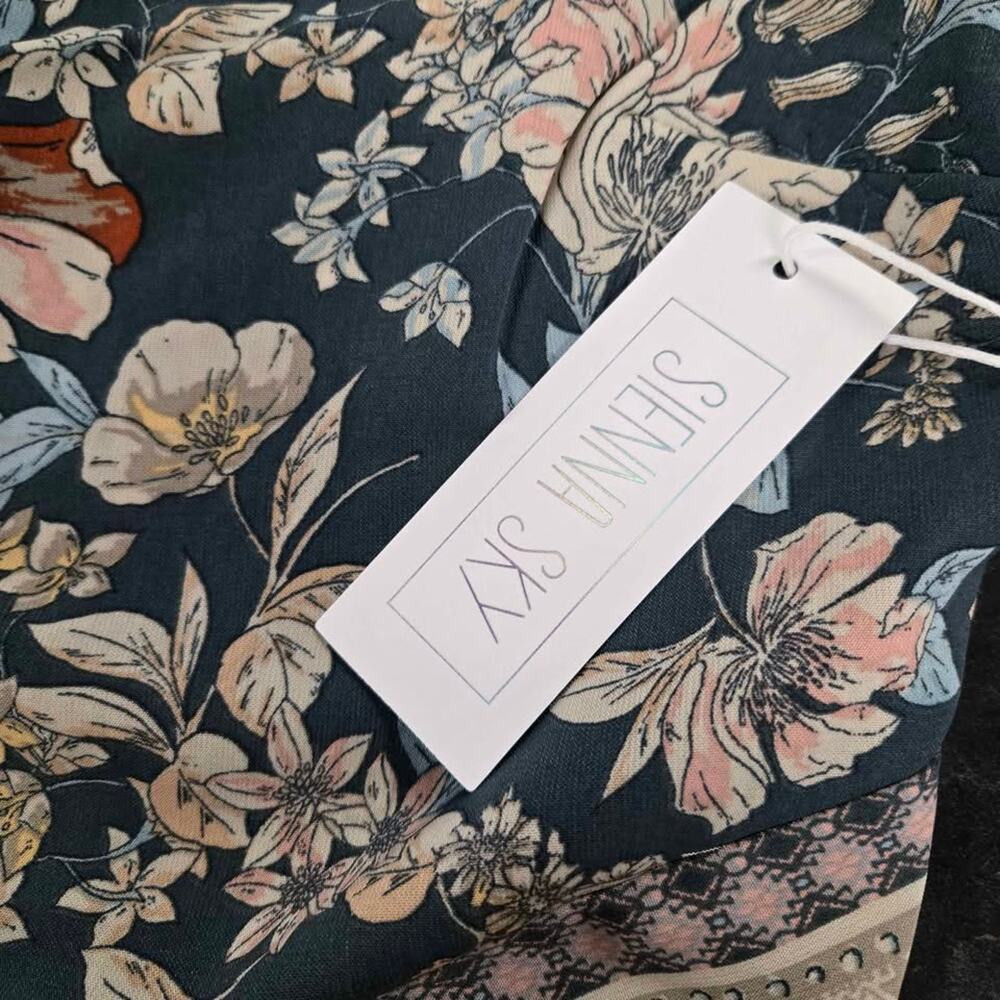Sienna Sky Boho Floral Handkerchief Hem Smocked Cami Crop Top Blue Large NWT - Picture 6 of 7